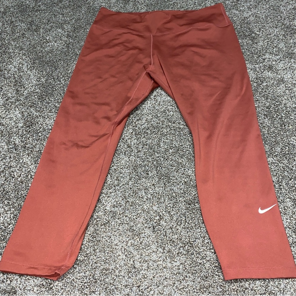 Nike Women's Soft Coral Color Cropped Leggings Workout Size L